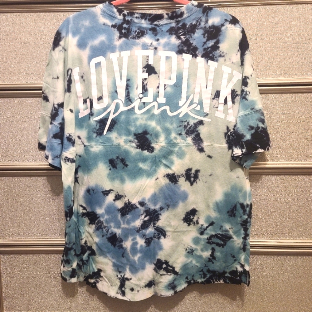 VS PINK TEE SIZE LARGE NEVER WORN